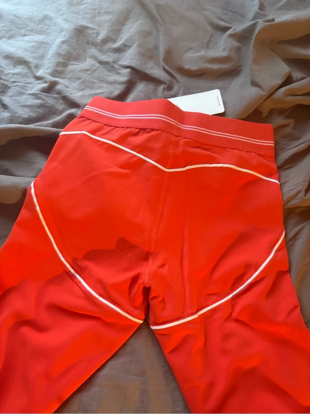 ALO Yoga Red Airbrush Leggings with White Piping size Medium BRAND NEW WITH TAGS